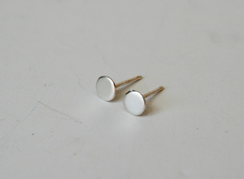 5mm Sterling Silver Flat Circle Stud Earrings, Minimal Brushed Finish, Modern Dot Earrings, Minimalist Jewelry, Mix and Match Bild 1