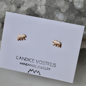 Puces d'oreilles ours en or, boucles d'oreilles petit ours, cadeau pour amoureux de la nature, cadeau pour skieur, cadeau de camping, cadeau Colorado, petites boucles d'oreilles, 7 mm