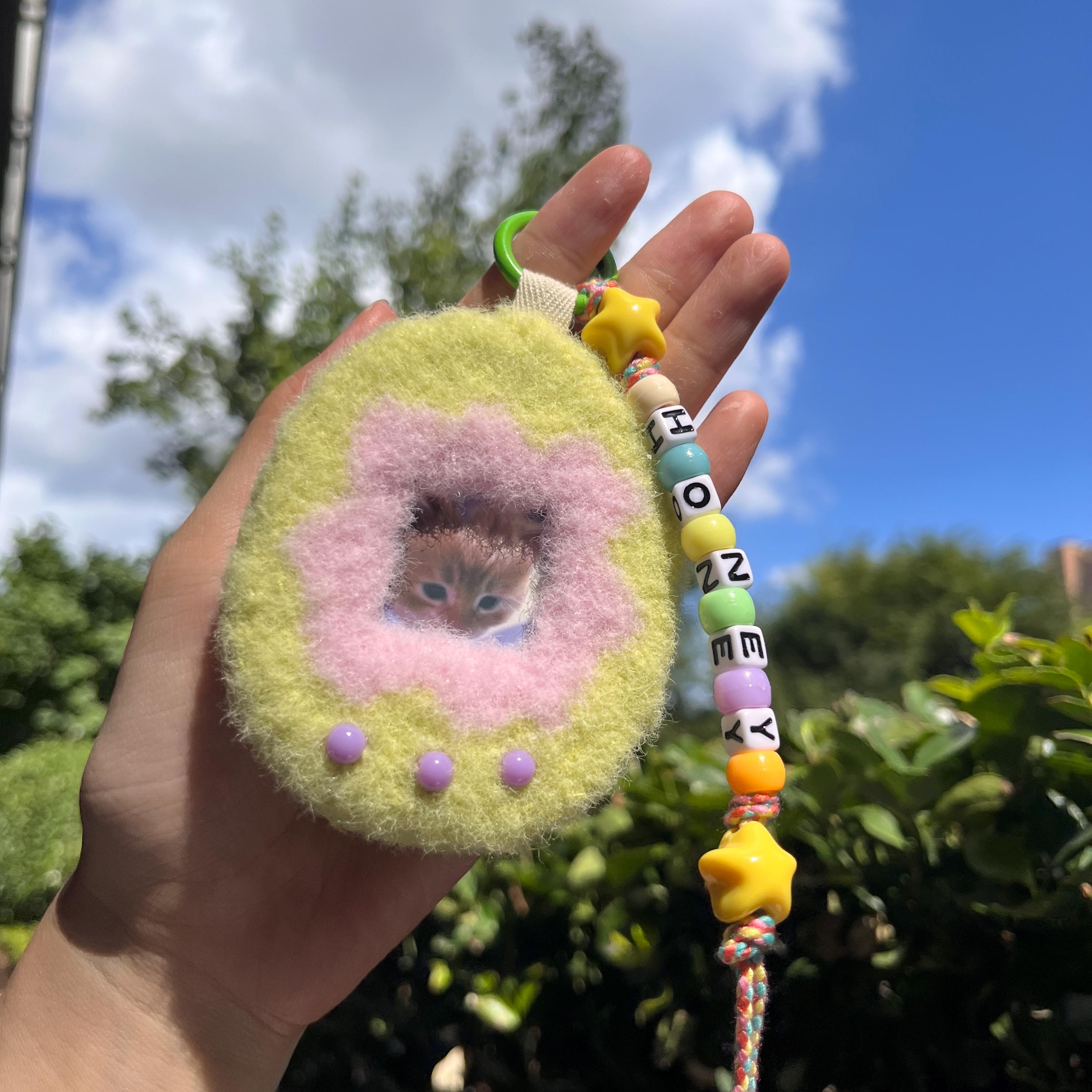 ペットの写真キーホルダー、たまごっち、ハンドメイド、パンチニードル 