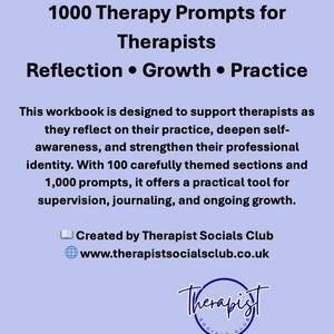 Könnte beinhalten: Ein hellblaues Arbeitsbuch mit dem Titel "1000 Therapy Prompts for Therapists" mit den Worten "Reflection, Growth, Practice". Das Arbeitsbuch ist für Therapeuten zur Unterstützung ihrer Praxis konzipiert. Erstellt von Therapist Socials Club.