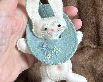 Conejito de fieltro con huevo - Adorno - Patrón de costura - Pascua
