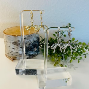 Elegant Bow Huggie Hoop Earrings, Huggie earrings, bow earrings, 18K gold plated/platinum plated earrings