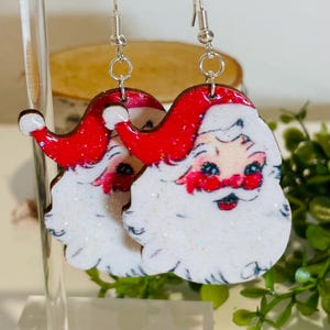 vintage inspired Santa with glitter dangle earrings; Santa earrings; Christmas earrings; vintage Christmas; vintage Santa