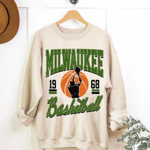 Milwaukee Basketball Graphic Shirts, Retro 90s Basketball Sweatshirt, Milwaukee  Fans Gifts, Basketball Game Day Sweatshirt, Milwaukee Team