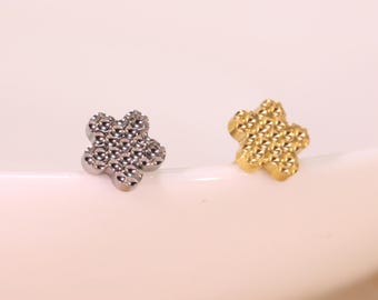 16G 18G Titanium Labret Stud Cartilage Earring Stud Flower Shape Internally Threaded Lobe Earring Lip Monroe Helix Tragus Piercing Jewelry