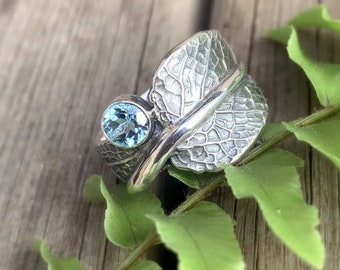 Salbei und Topas...Salbei Blattring mit Aqua Blau Topas in Sterling Silber...Verlobungsring Ehering Versprechensring