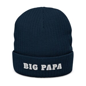Bestickte Rippenstrickmütze: Big Papa Wintermütze