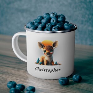 Taza de camping esmaltada con forma de ciervo para bebé, taza para exteriores personalizada minimalista para niños, taza de café de viaje personalizada con nombre de animal del bosque para niños, rústica para niños