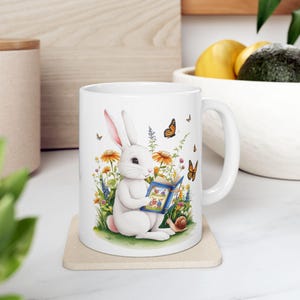 Lesekaninchen-Keramikbecher, Gartenhasen-Kaffeetasse, Märchenbuch-Teebecher, Schmetterling-Küchendekor, Blumen-Trinkgeschirr Geschenk für Buchliebhaber