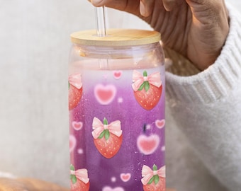 Strawberry Coquette Glasbecher mit Deckel & Strohhalm - 16 Unze