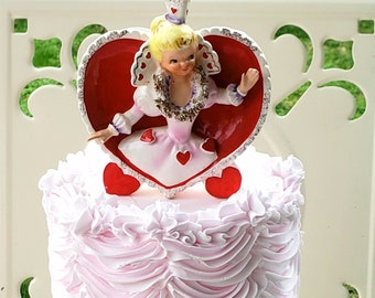 Fake Swag Cake. Curtain Cake Design. Photo Prop. Your Choice Frosting. Fake Cake for Display. Cake Toppers NOT included.