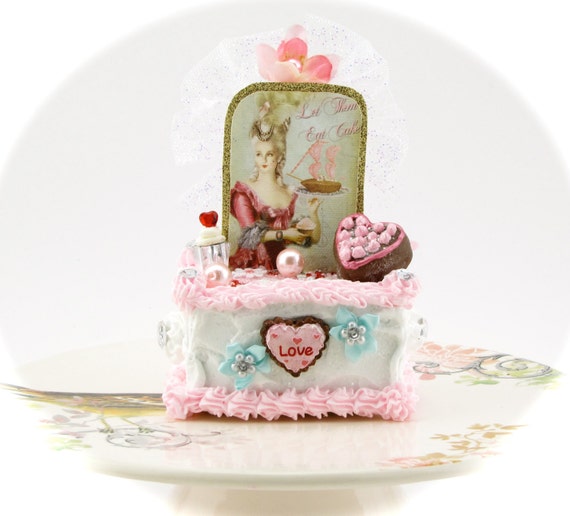 Marie Antoinette Fake Petit Four Artwork 12 Legs Designer