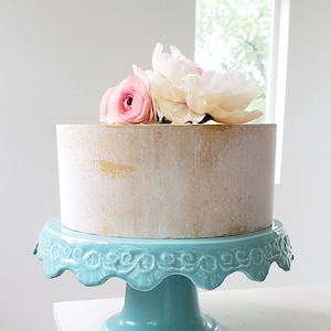 Fake Naked Gold Cake. Flowers not included. Photography Props, Event Planners, Wedding Decor, Home Decor,  Bakery Decor,  Staging Props