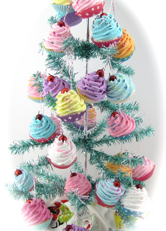 DISPLAY FAUX CUPCAKES /& REALISTIC CANDIES ORNAMENTS HOME DECOR KNIT EMBROIDERED
