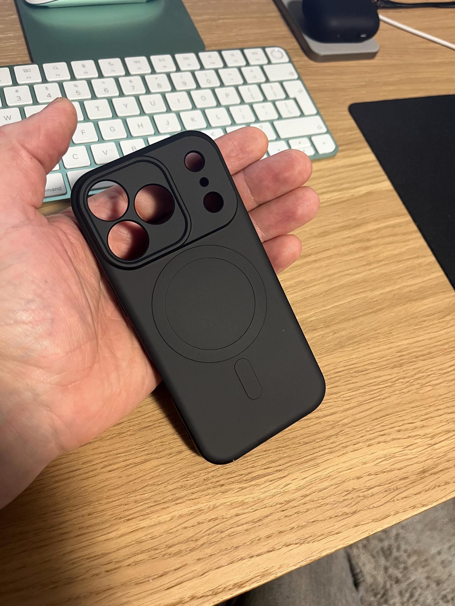 Magnetic Magsafe iPhone 17 Pro Slim Shockproof Cover With HD Tempered ...