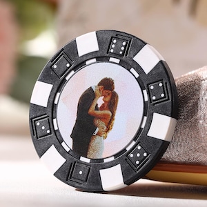 カスタムフォトポーカーチップセット、ウェディングポートレートポーカーチップ、婚約記念品、ポーカープレイヤーギフト、クリスマス記念品、ドリンクトークン、ウェディングギフト
