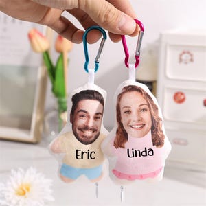Benutzerdefinierte Foto Schlüsselanhänger, Paar Schlüsselanhänger mit Name und Profilbild, personalisierte Puppe Charme, Valentinstag Geschenk, personalisiertes Geschenk für Sie, Ihn, Geburtstagsgeschenk