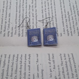 Chronicles of Narnia-oorbellen - boeksieraden - handgemaakte boekoorbellen - Chronicles of Narnia-boeksieraden - handgemaakte miniboekoorbellen