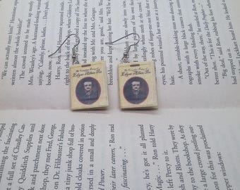 Örhängen med Edgar Allan Poe-boken – Handgjorda litterära smycken