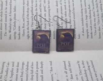 Örhängen med Edgar Allan Poe-boken - Handgjorda litterära smycken