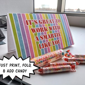 Office Fun, Smarties Candy Theme DRUCKBARE Stand Up Schreibtisch Karte für Co-worker, Boss Danke, Arbeitsplatz Mitarbeiter Wertschätzung Nachricht Belohnung