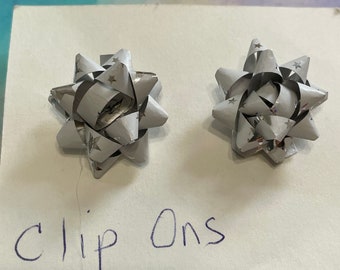 Mini Gift Bows Clip On Earrings, Gray w/Stars. 1 pair