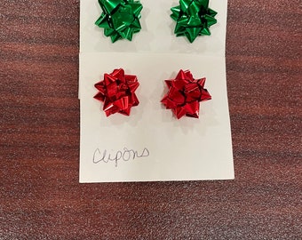 Mini Gift Bows Clip On Earrings 2 pairs Green & Red