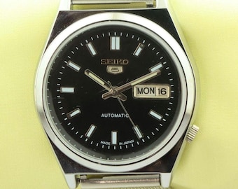 Pre-owned Seiko 5 automatic vintage black elegant dial Mens working wrist watch retro model 37.5mm..excellent