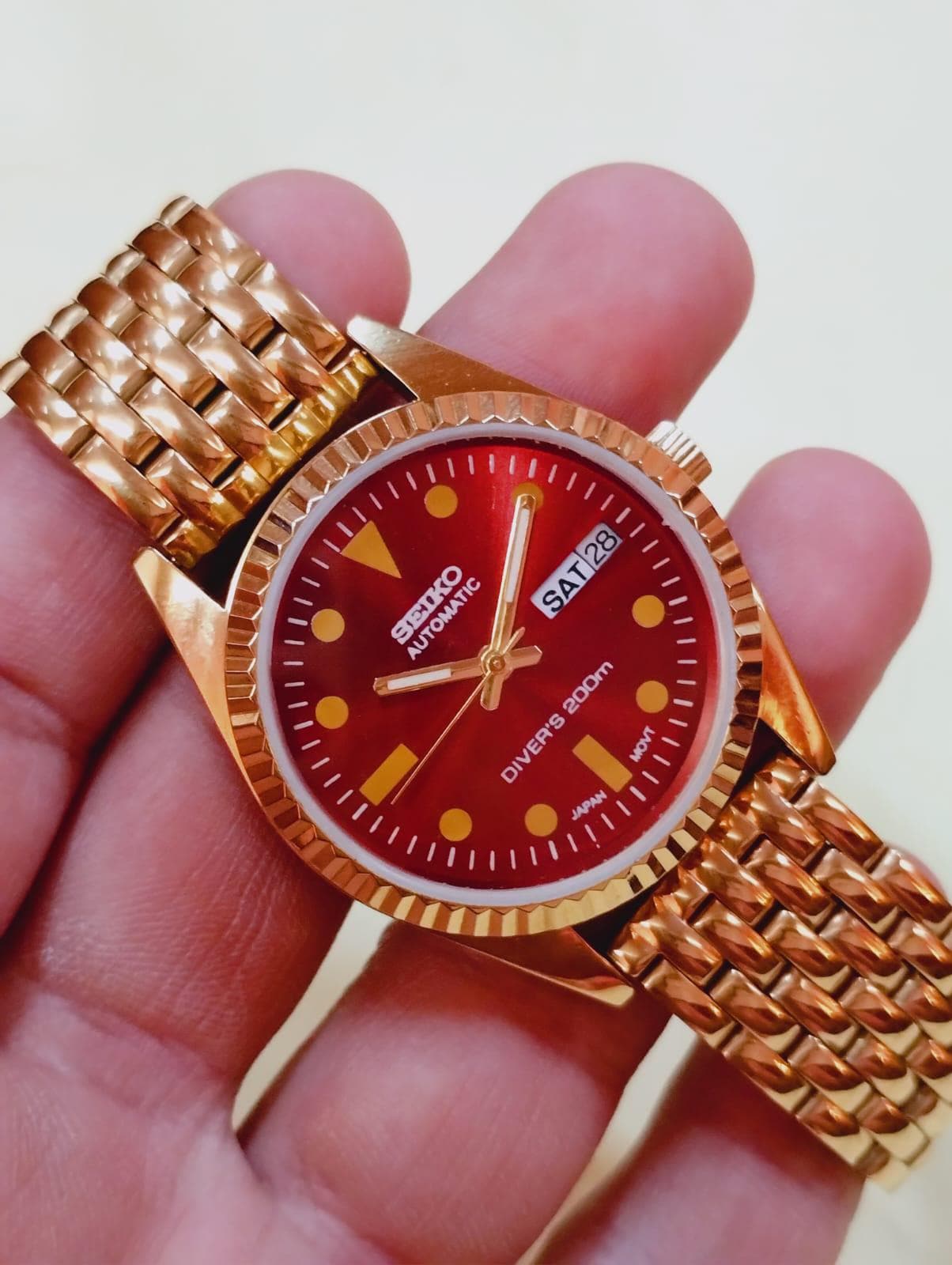 Vintage Seiko 5 Automatic Red Dial Golden Mens Working Wrist Watch