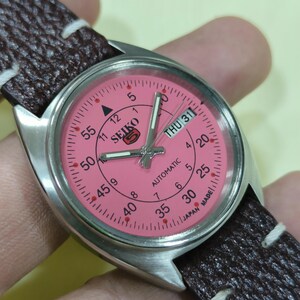 Vintage Beautiful Seiko 5 Automatic Vibrant Pink Retro Dial Mens