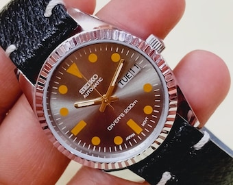 Pre-owned Seiko 5 automatic vintage silver dial daydate Mens working wrist watch retro model 35mm groomsmen gift