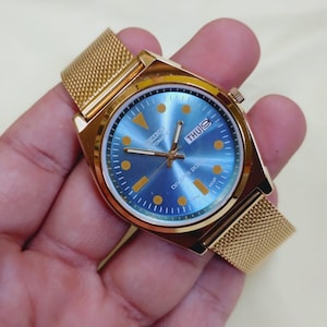 vintage Seiko 5 automatic blue dial golden Mens working wrist watch 1970s model 37.5mm gift for him retro timepiece