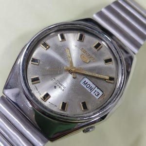 Reloj de pulsera automático original Seiko 5 vintage con esfera retro plateada para hombre, modelo clásico japonés de 36 mm 018