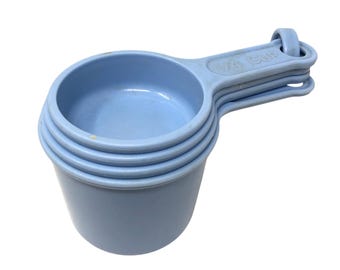 Vintage Rubbermaid 4pc Measuring Cup Set Blue Plastic 1 1/2 1/3 1/4 Cup