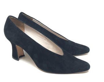 Zapatos de tacón retro de ante negro con punta afilada de la marca Vintage Via Spiga para mujer, talla 9.5.