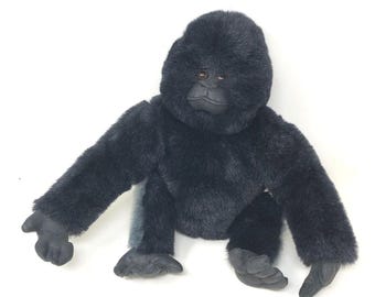 Marioneta de mano vintage de gorila de lomo plateado de FAO Schwarz, de peluche negro y gris.
