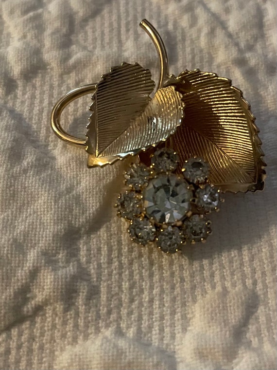 Flower rhinestone brooch Diamond like stones gold… - image 1