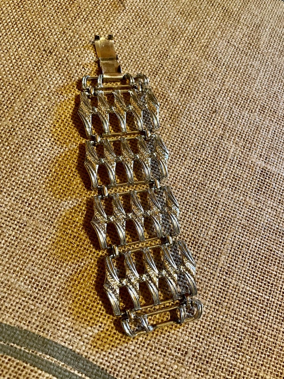 Coro wide link bracelet