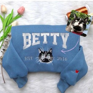 Cat Sweatshirt, Custom Pet Embroidered Sweatshirt, Embroidered shirt, Personalized Cat Hoodie, Gift for Cats Lover, Gift For Mom