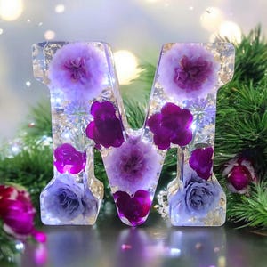 Letra de resina con flores artificiales personalizadas/Inicial del alfabeto hecha a mano/Letra de resina epoxi personalizada