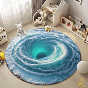 Puede incluir: Una alfombra redonda con un diseño 3D de remolino oceánico. La alfombra presenta tonos de azul y blanco, creando un efecto de agua realista. El centro de la alfombra parece ser un agujero profundo y oscuro.