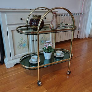 Vintage ovale kar/ spiegelgerookt glas/ vintage tafels uit de jaren 70/ cocktailtrolley/serveerwagen/