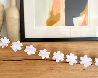 Daisy Garland, Flower Garland, Wedding Garland, Spring Decor, Flowers, Party Decorations, 3D Garland, Sustainable Decor, Recycled, 3D Flower