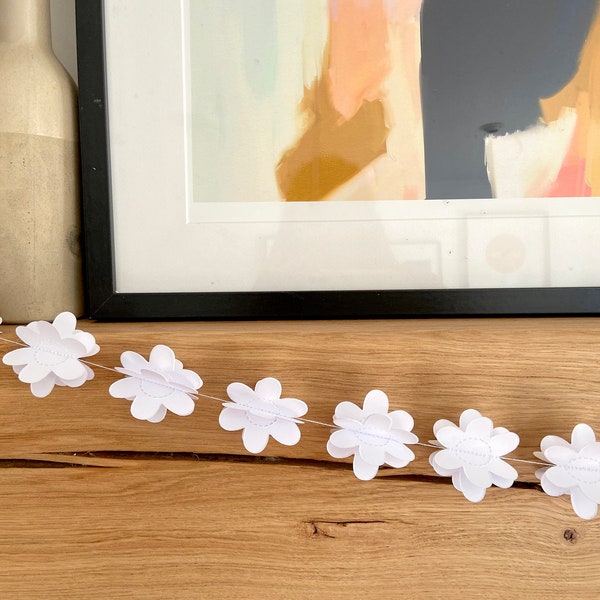 Daisy Garland, Flower Garland, Wedding Garland, Spring Decor, Flowers, Party Decorations, 3D Garland, Sustainable Decor, Recycled, 3D Flower