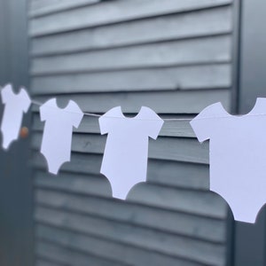 Baby Shower Paper Garland, Baby Reveal, Baby Shower Bunting, Baby Shower Decorations, Baby Vest Garland, Onesie Garland, Baby Gender Party