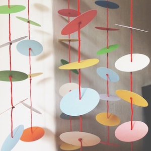 Mobile di carta, decorazione di carta, decorazioni per feste, decorazioni per la cameretta dei bambini, mobile colorato, cameretta dei bambini, mobile sospeso, decorazioni per feste, bambini