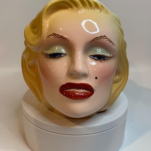 Hollywood-Ikone Marilyn Monroe Als Büste, Ausgestellt Auf Dem Barcamp In Koblenz Und Bonn