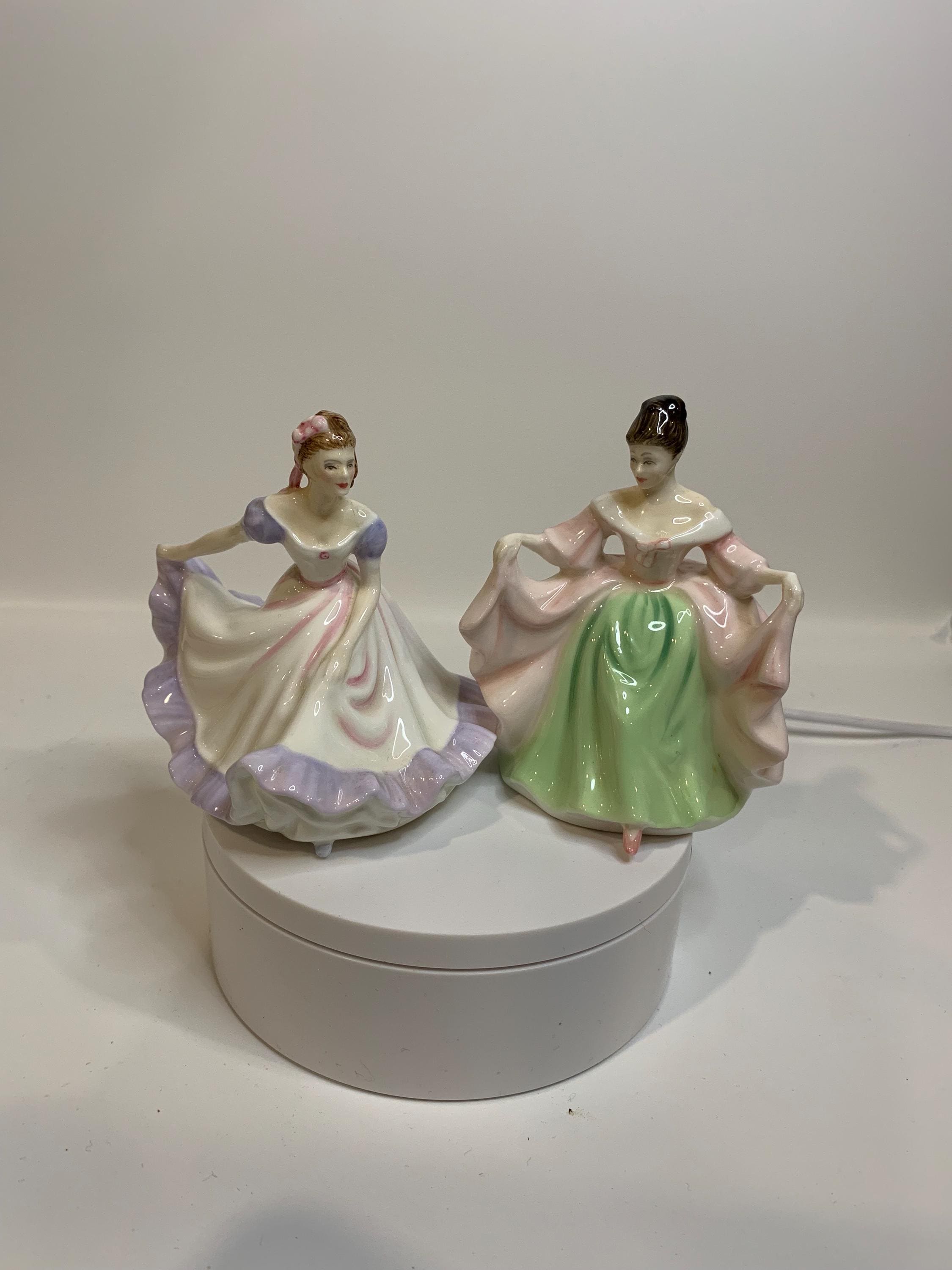   ロイヤルドルトンNinette Royal Doulton Figurine- Ninette HN 2379 – Sell My Stuff