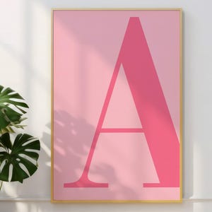 Póster de la letra A, arte de pared rosa, bonita impresión del alfabeto rosa, decoración de dormitorio, decoración de habitación preppy