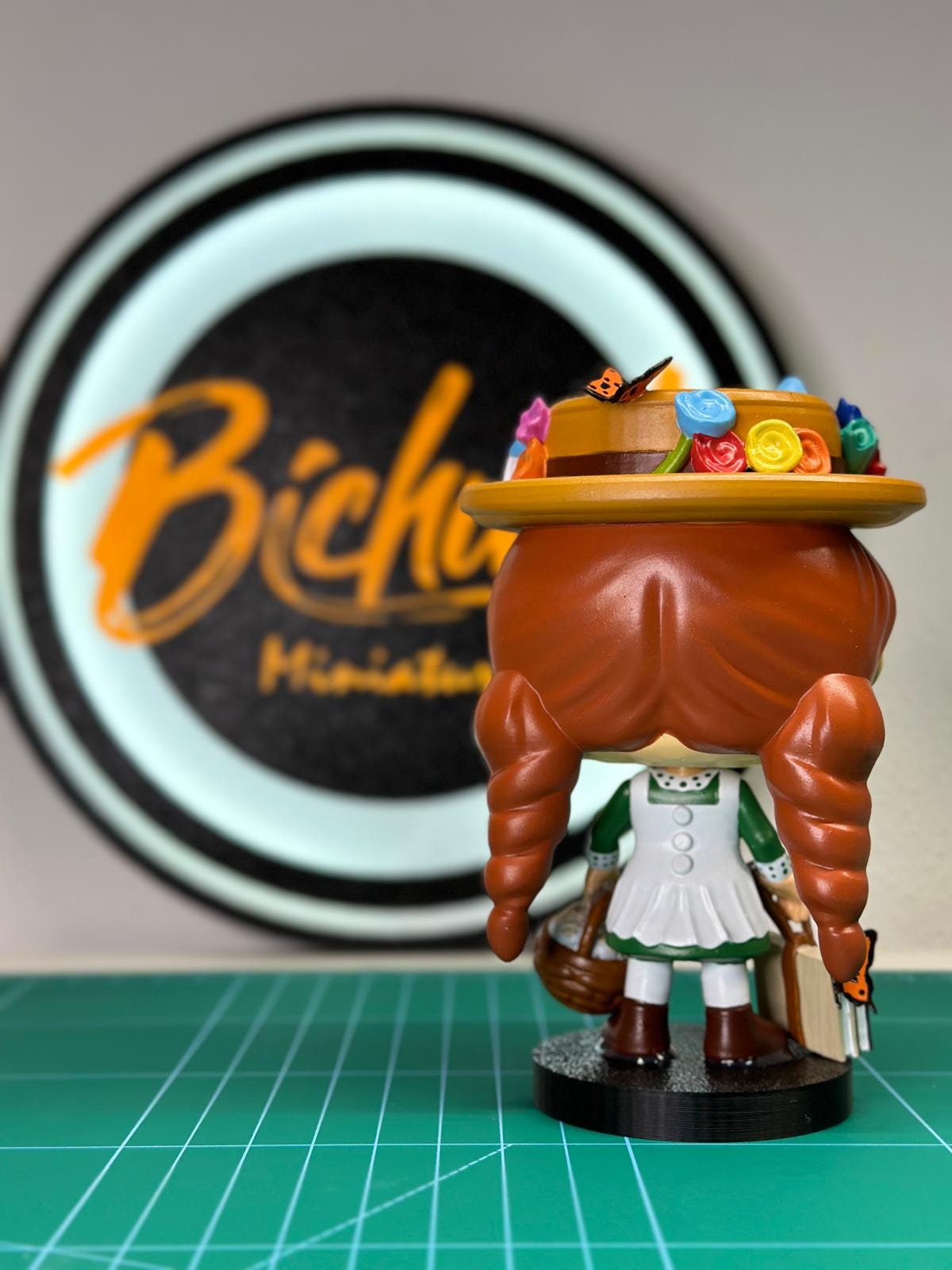Collectible Figure Inspired by a Mysterious Character